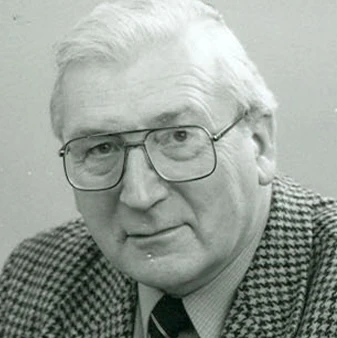 Dr Warren Hewertson